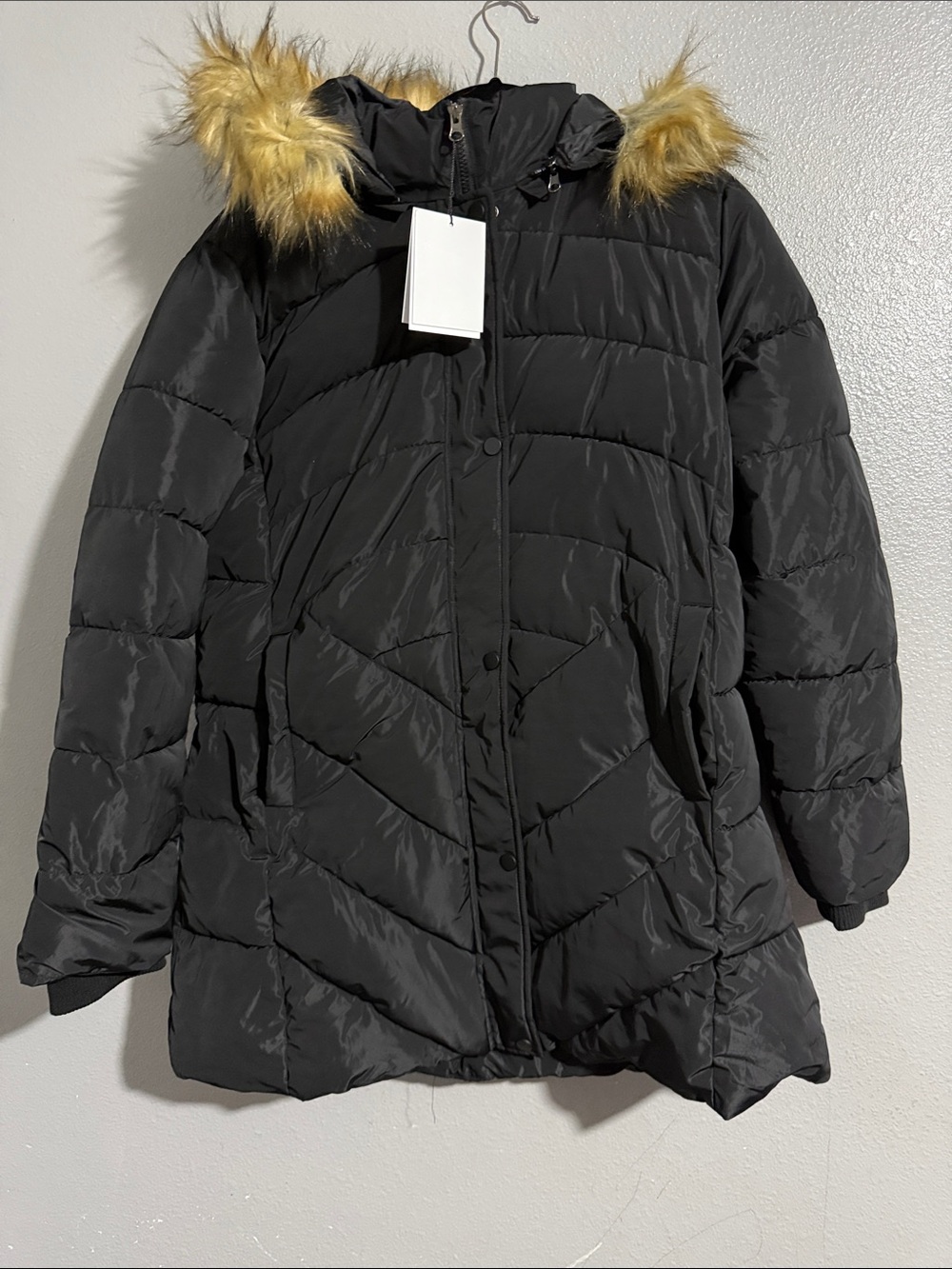 Insulated Black Hooded Puffer Coat with Faux Fur Trim